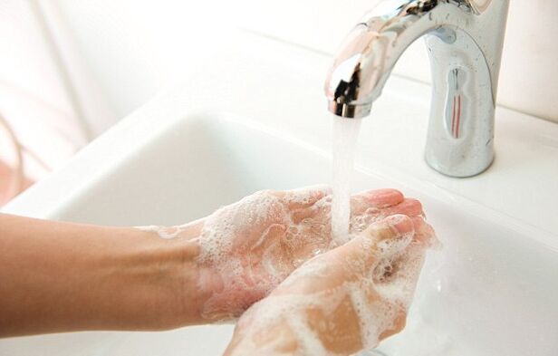 kézmosás a férgek fertőzésének megelőzése érdekében
